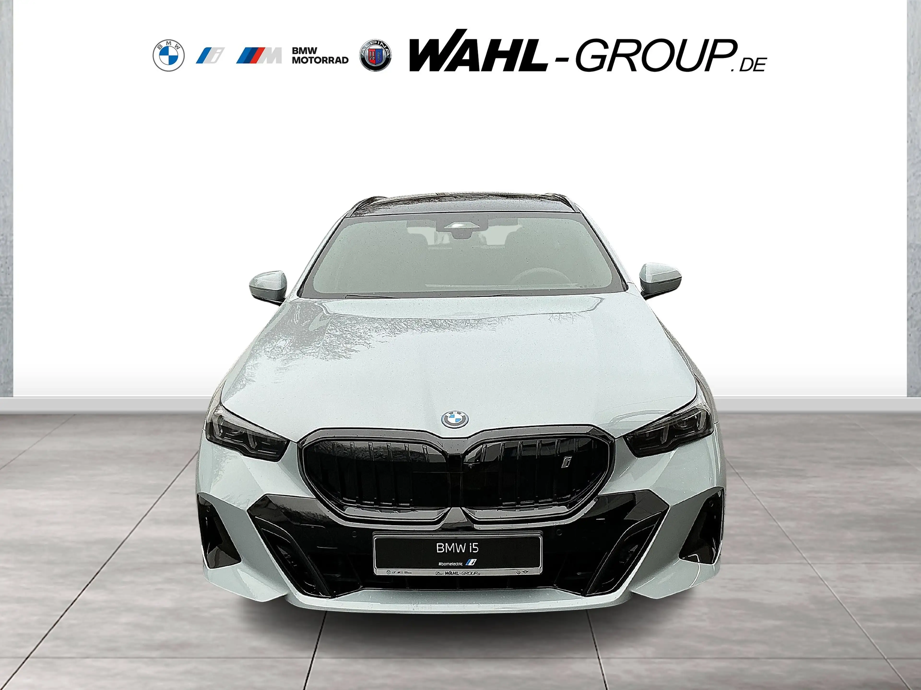 BMW i5 eDrive40 Touring M Sport Panorama AHK Innovation — photo 3