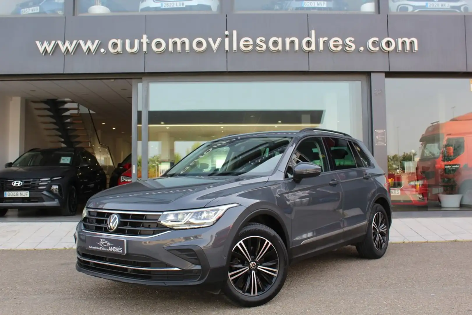 Volkswagen Tiguan 1.5 TSI Life DSG 110kW Gris - 1