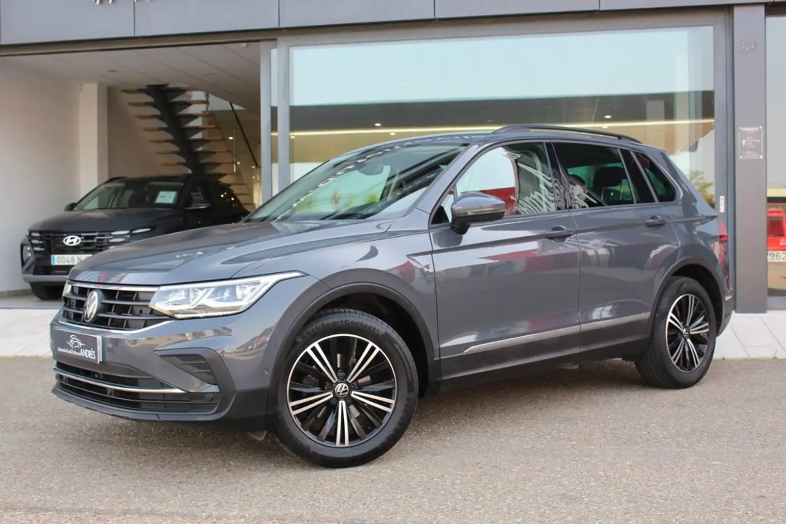 Volkswagen Tiguan 1.5 TSI Life DSG 110kW Gris - 2