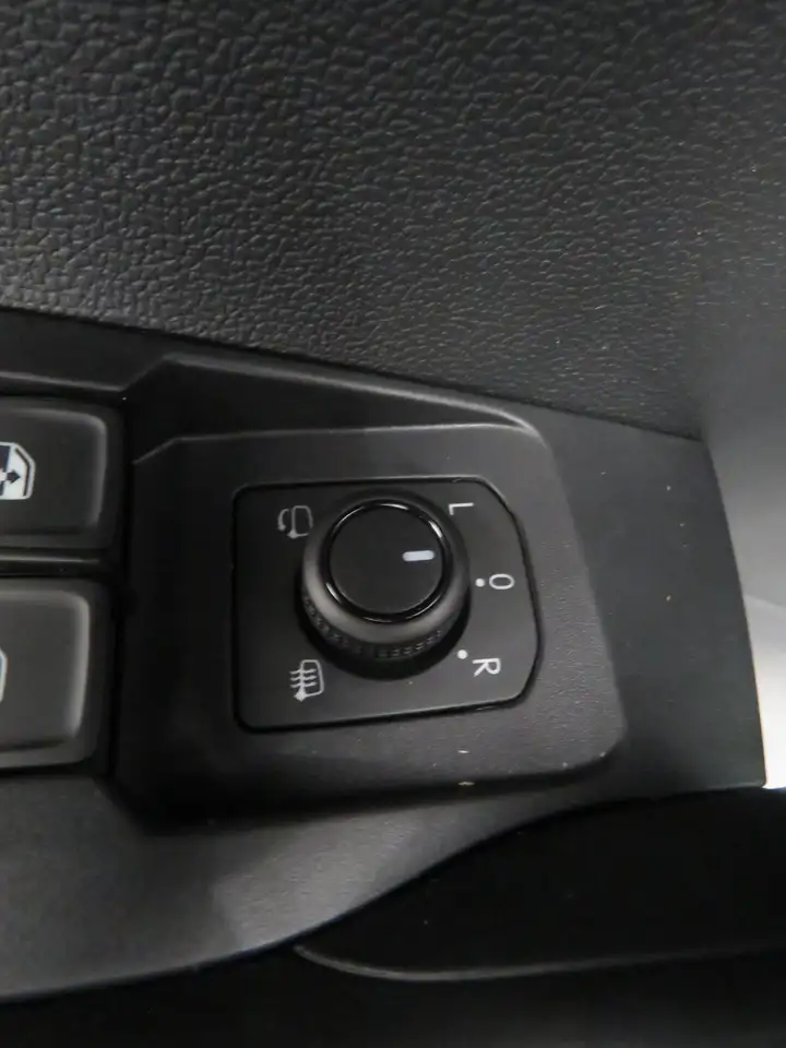 Volkswagen T-Cross 4Me TSI 8
