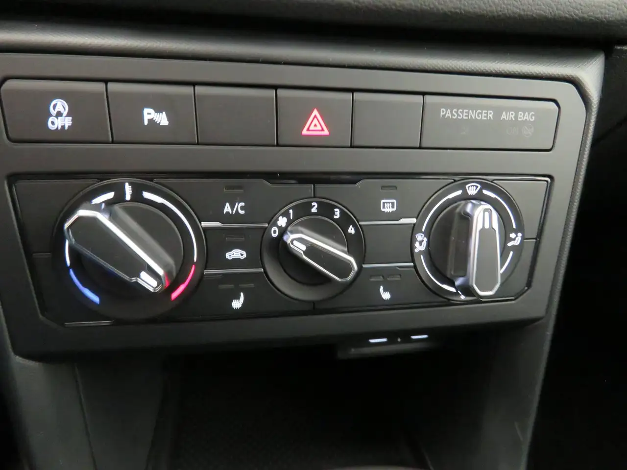 Volkswagen T-Cross 4Me TSI 9
