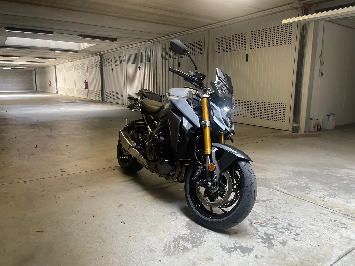 Suzuki GSX-S 1000 Gri - 1