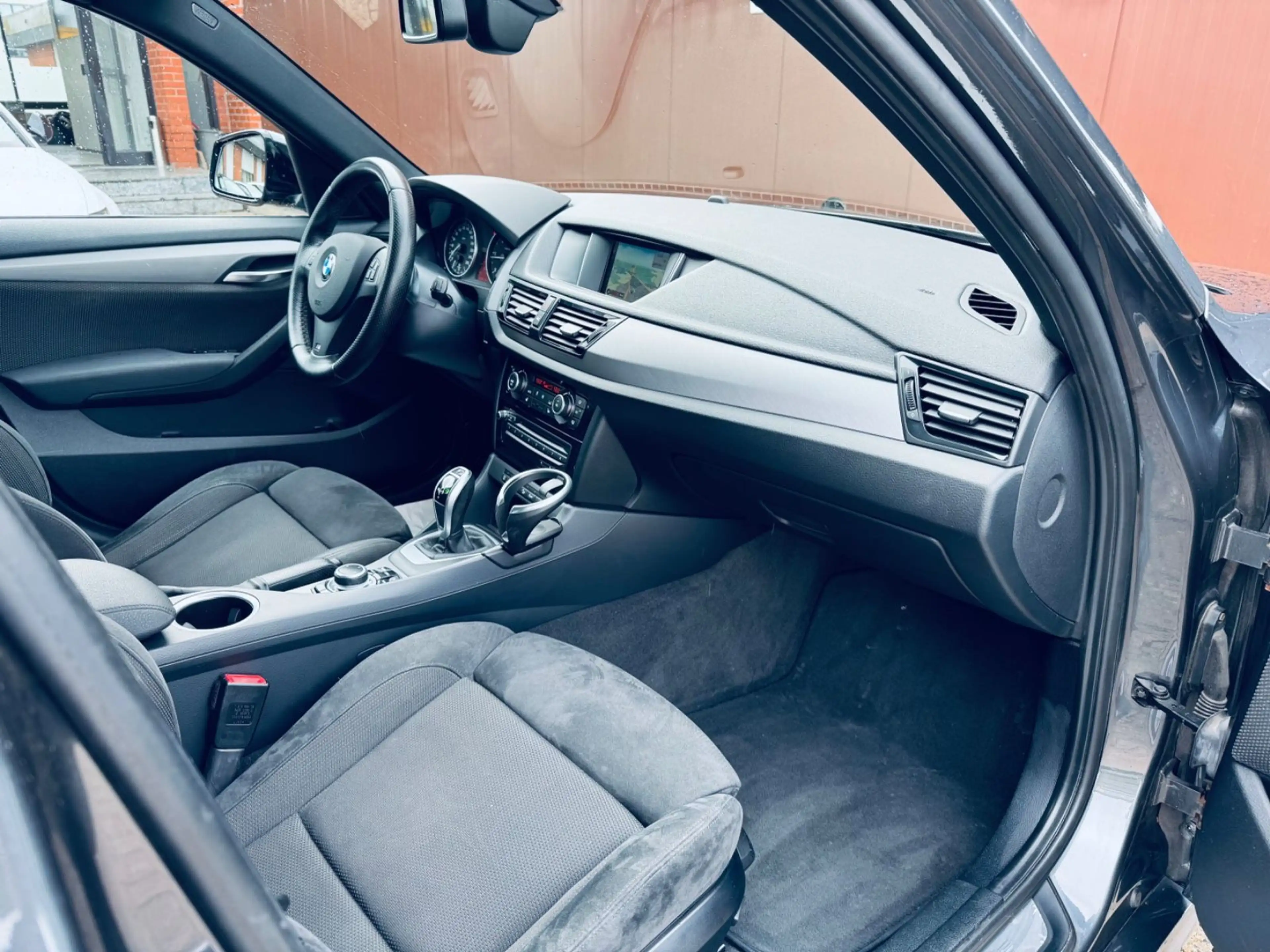 BMW X1 xDrive 20 d M-Sport LEDER-NAVI-PANO- — photo 15