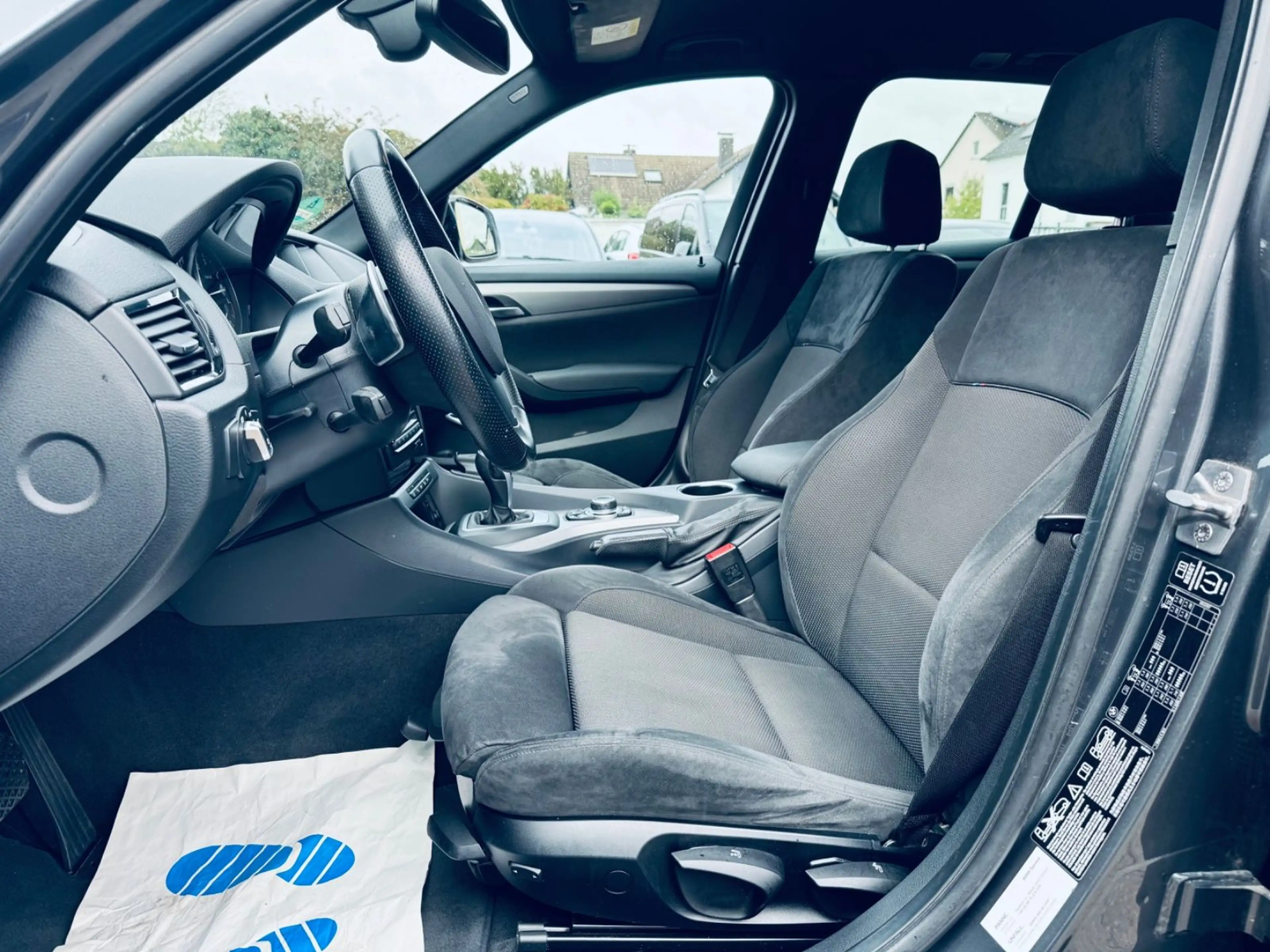 BMW X1 xDrive 20 d M-Sport LEDER-NAVI-PANO- — photo 11