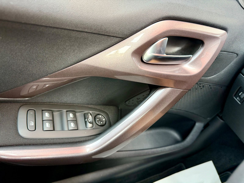 Peugeot 2008 Active — photo 15