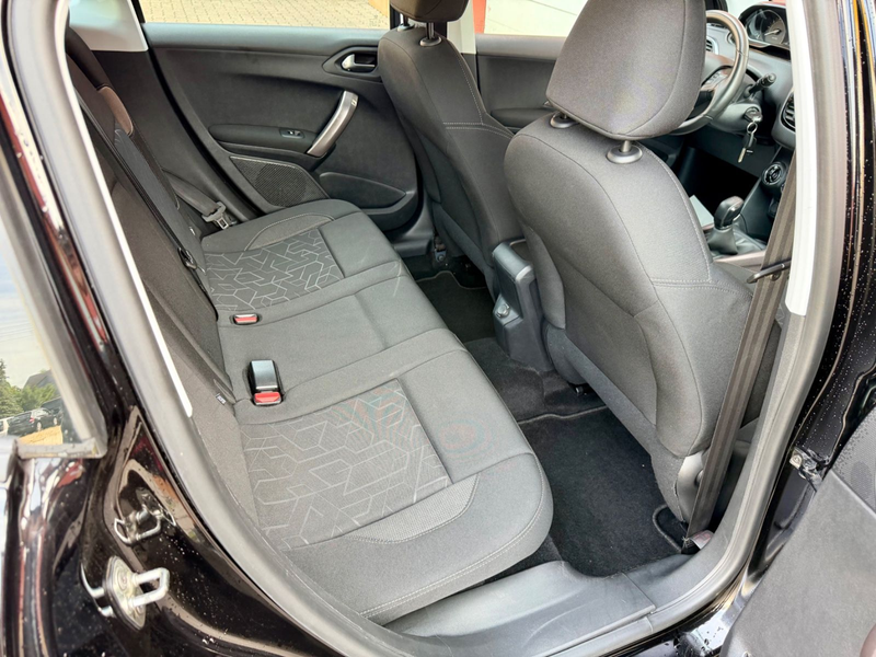 Peugeot 2008 Active — photo 11