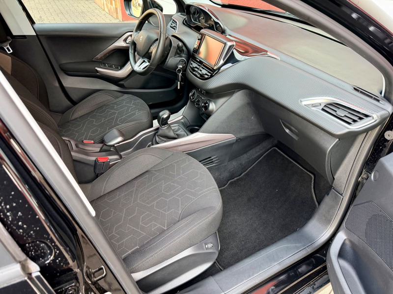 Peugeot 2008 Active — photo 10