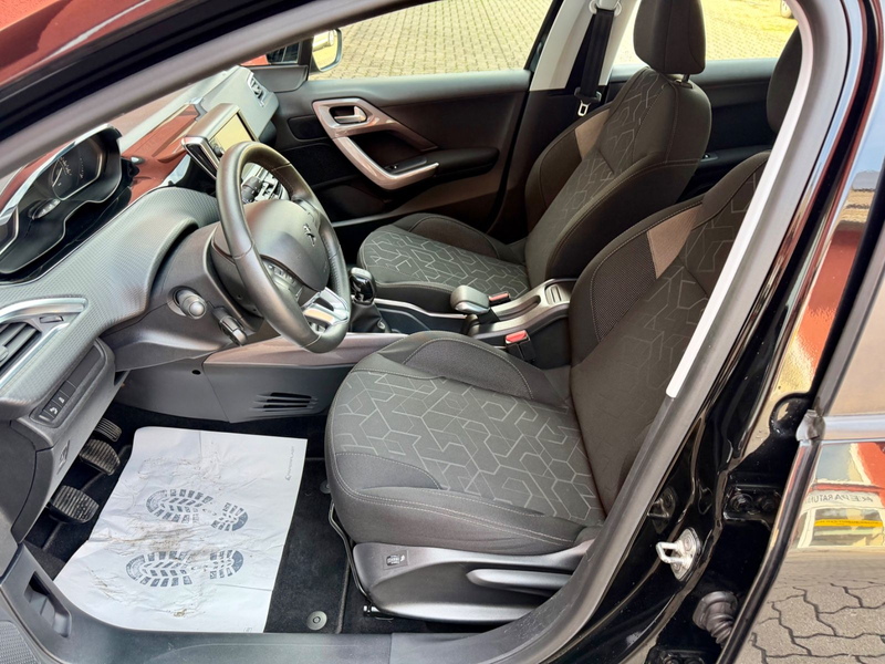Peugeot 2008 Active — photo 8