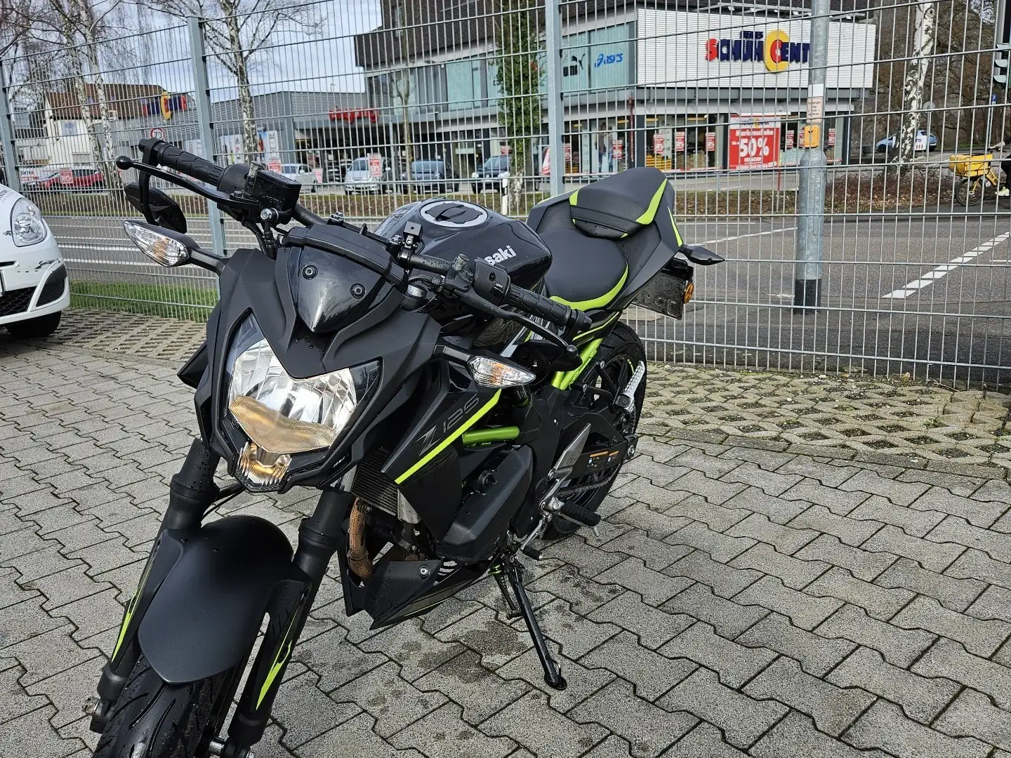 Kawasaki Z 125 Fekete - 1