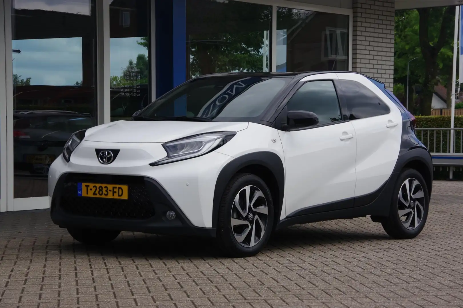 Toyota Aygo X 1.0 VVT-i AUTOMAAT Two-tone Camera App-connect Par Wit - 2