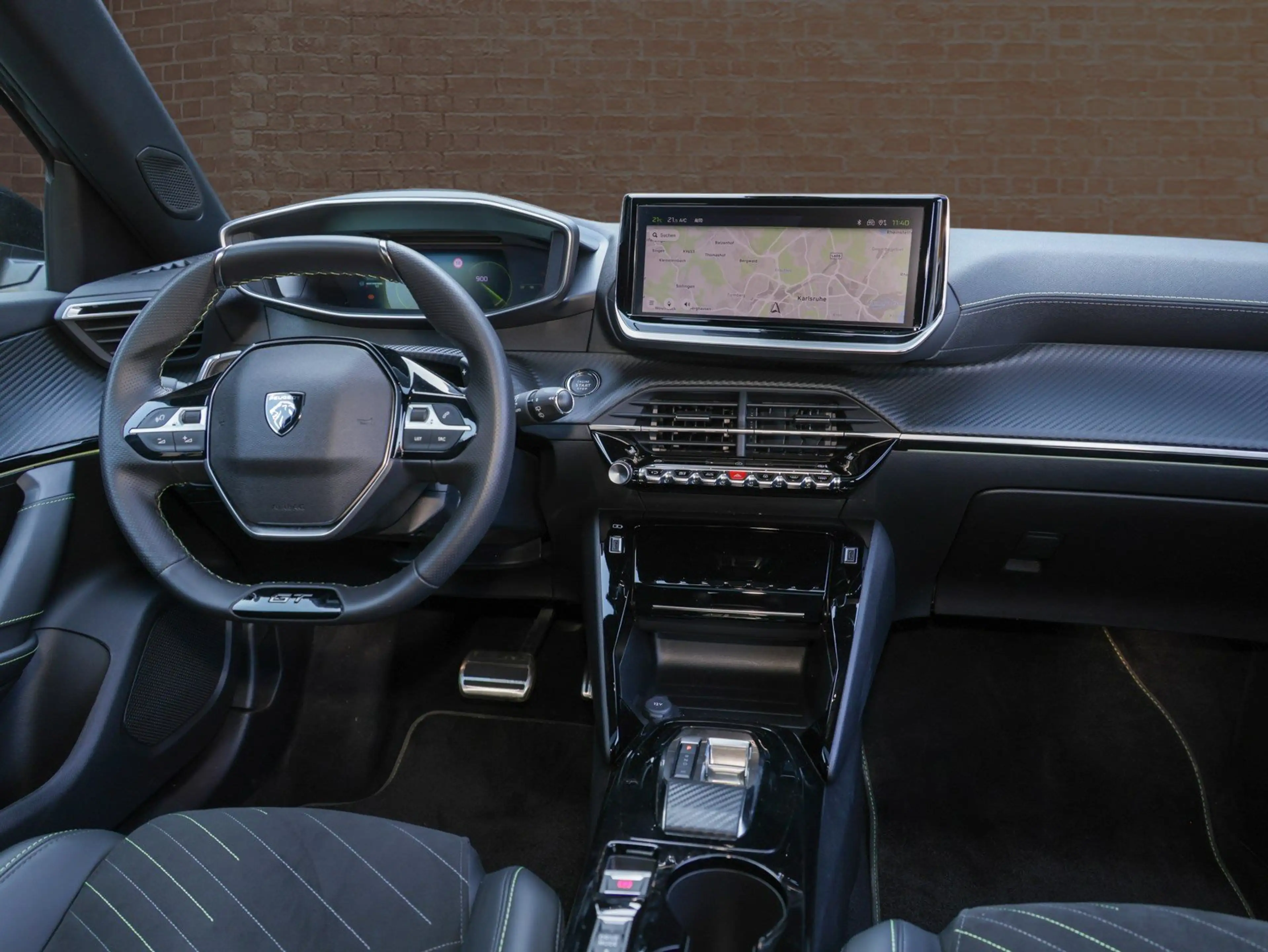 Peugeot 2008 GT — photo 14