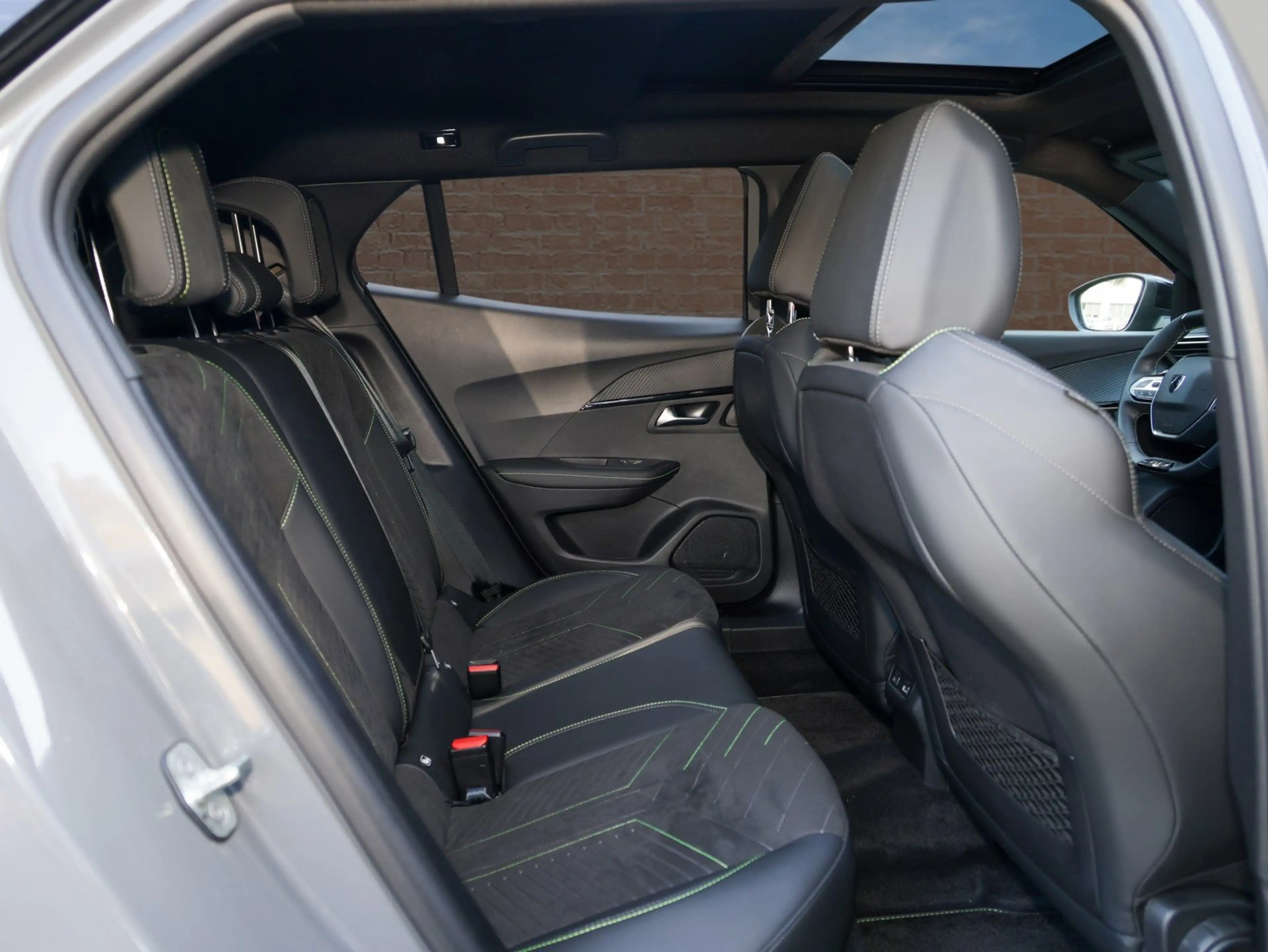 Peugeot 2008 GT — photo 13