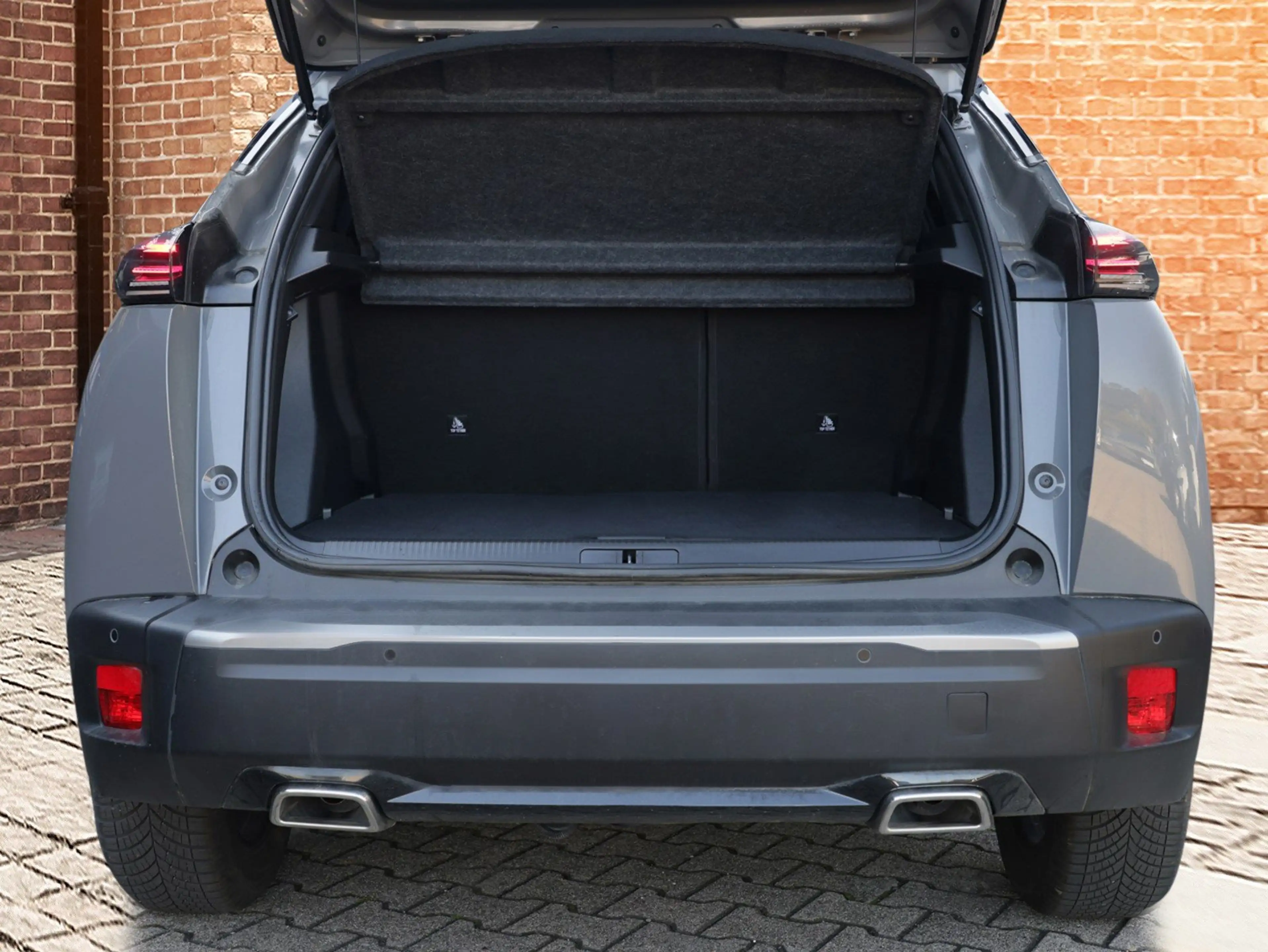 Peugeot 2008 GT — photo 7