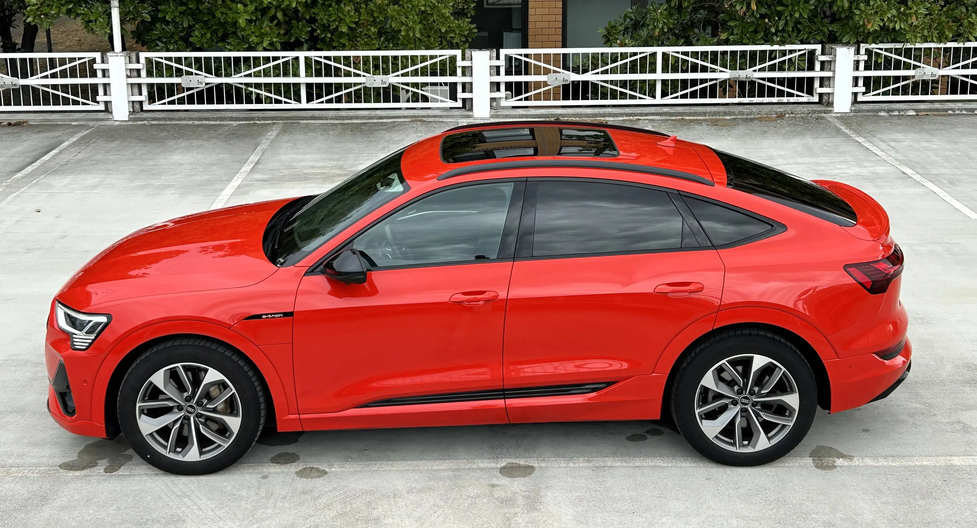Audi e-tron Sportback 55 quattro S line/Pano/Head-up — photo 4