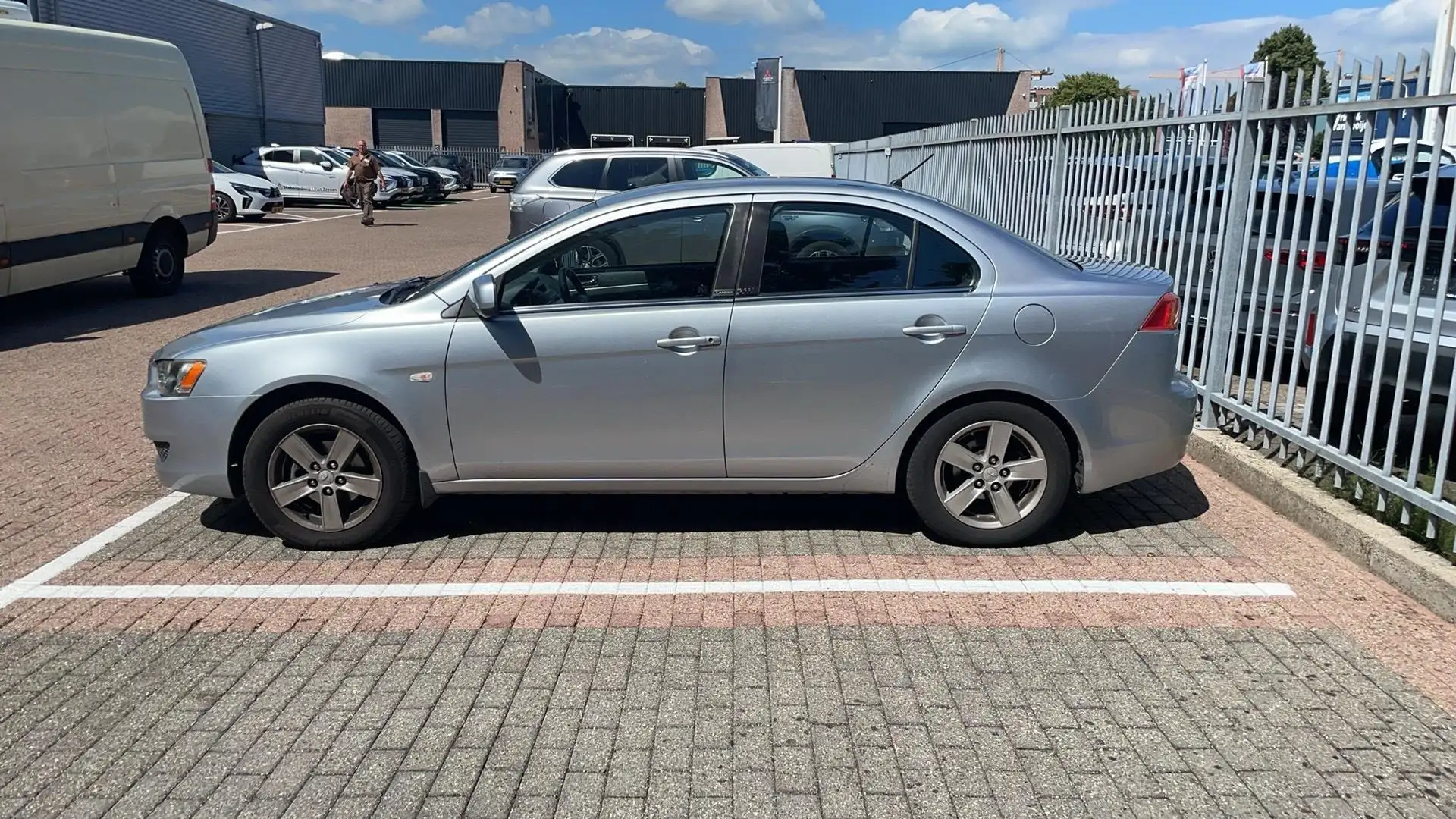 Mitsubishi Lancer Sports Sedan 1.8 Invite Grijs - 2