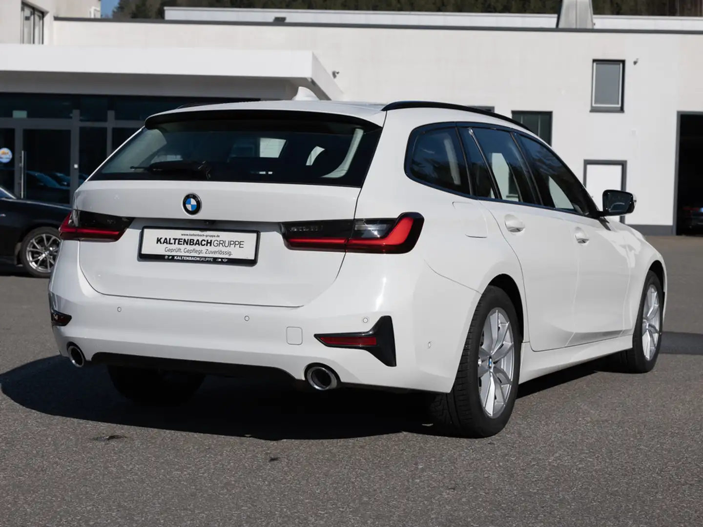 BMW 320 d Touring xDrive Sport Line LASER LED SHZ Wit - 2