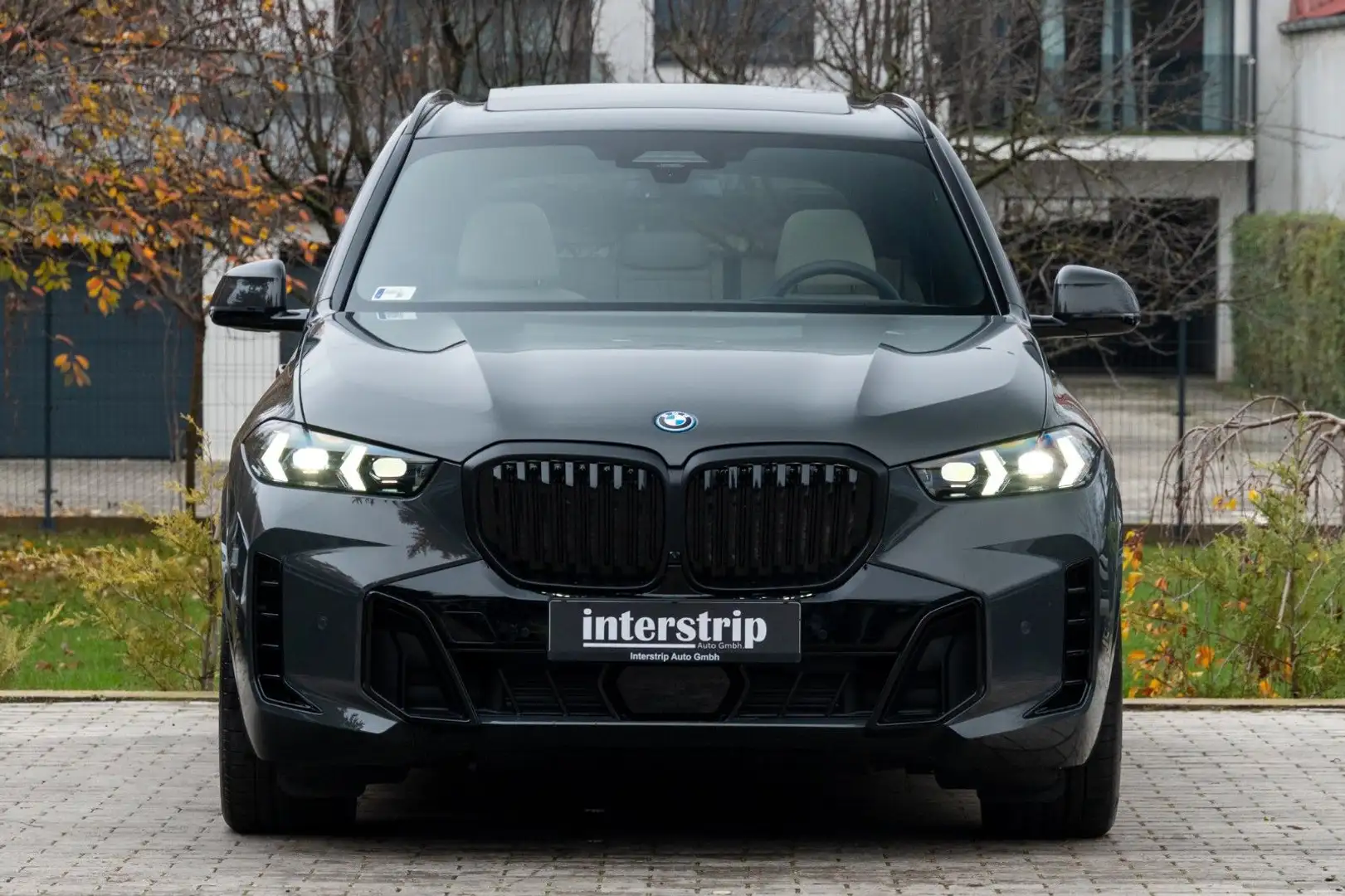 BMW X5 50e M SPORT.LUFTF.PANO.DR.ASS.PRO.H/K.360.AHK Grau - 2