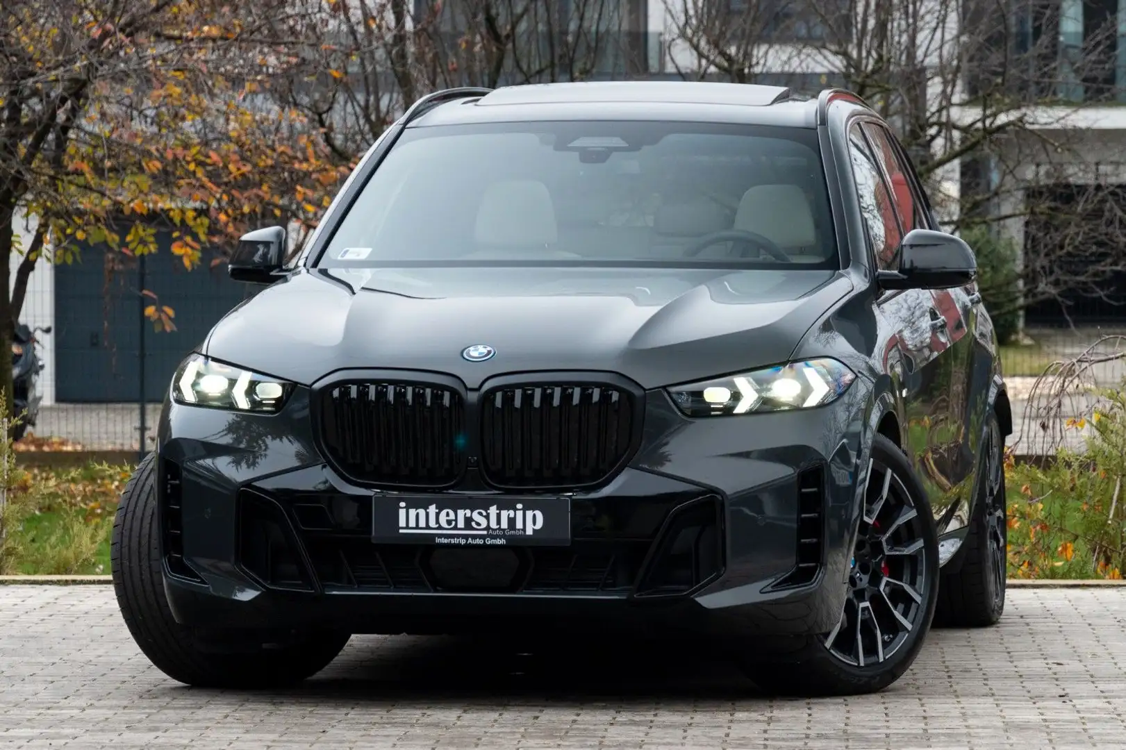BMW X5 50e M SPORT.LUFTF.PANO.DR.ASS.PRO.H/K.360.AHK Grau - 1