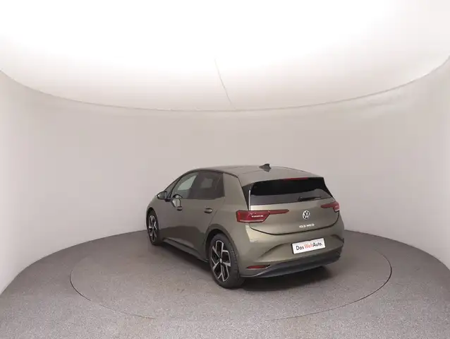 Volkswagen ID.3 view 5