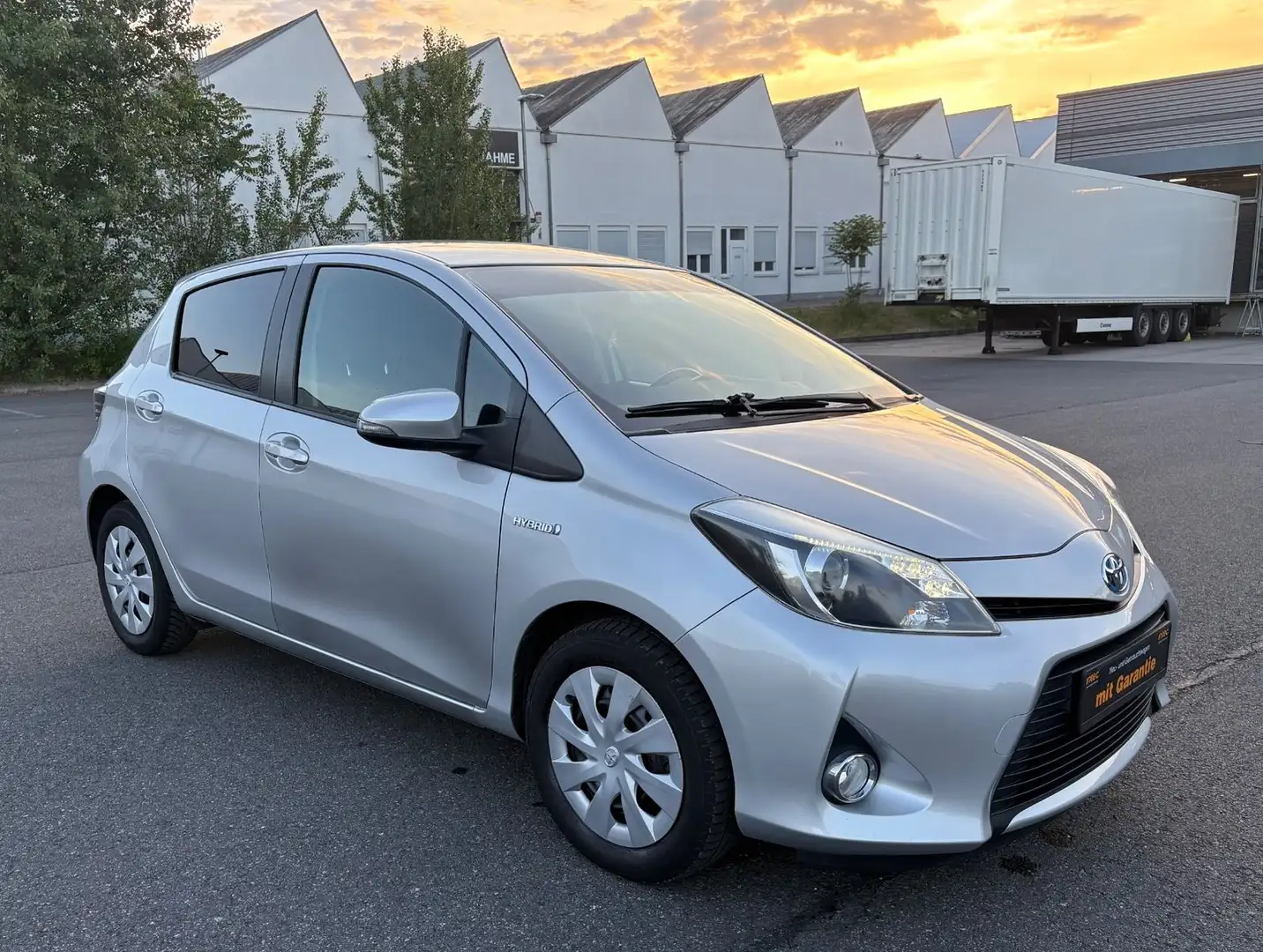 Toyota Yaris Hybrid Life/AUTOMATIK/RÜCKCAMARA/NAVI/BT Argent - 2