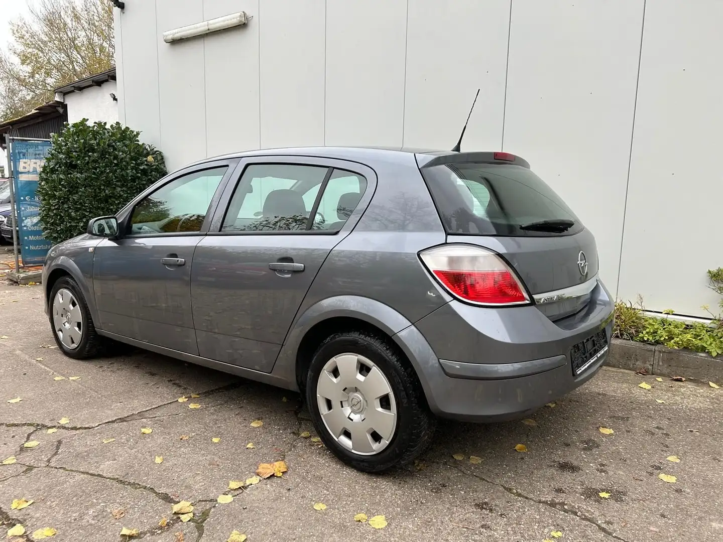 Opel Astra H Limousine Automatik guter Zust 4 Türen Grey - 2