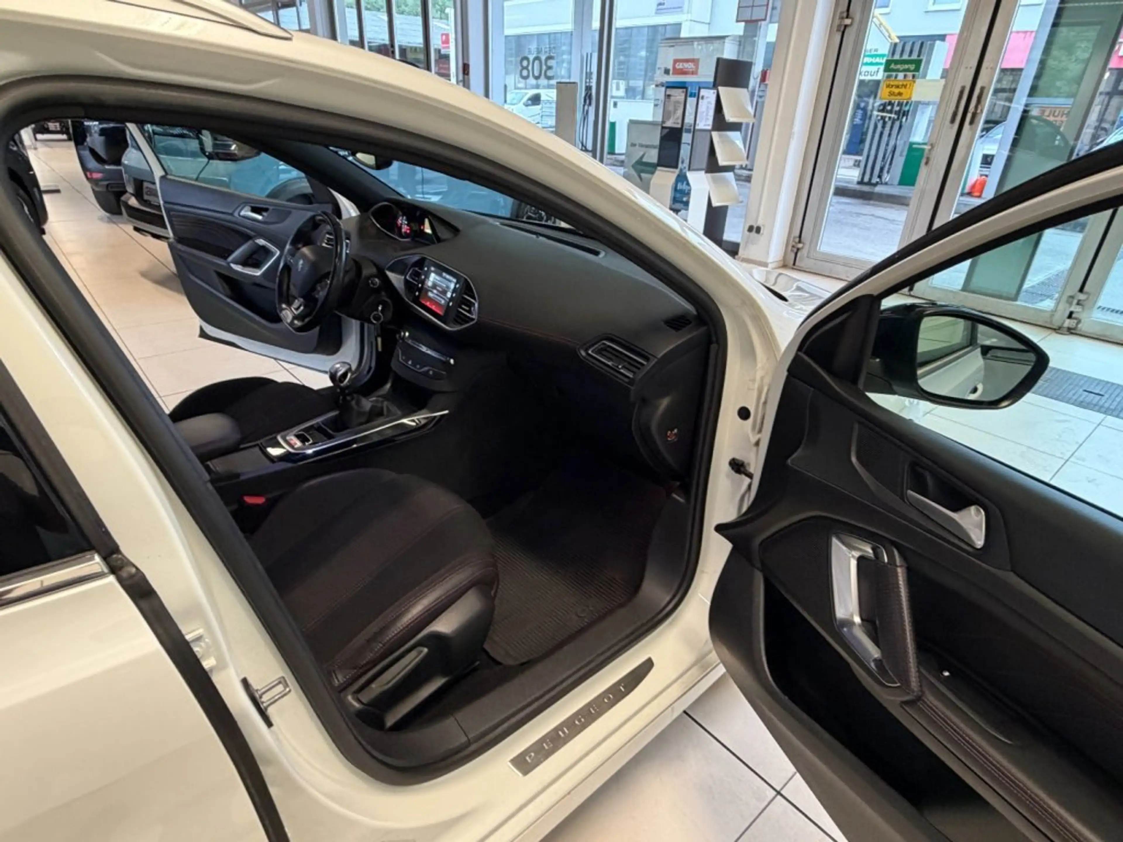 Peugeot 308 SW GT-LINE BHDI 120 — photo 15