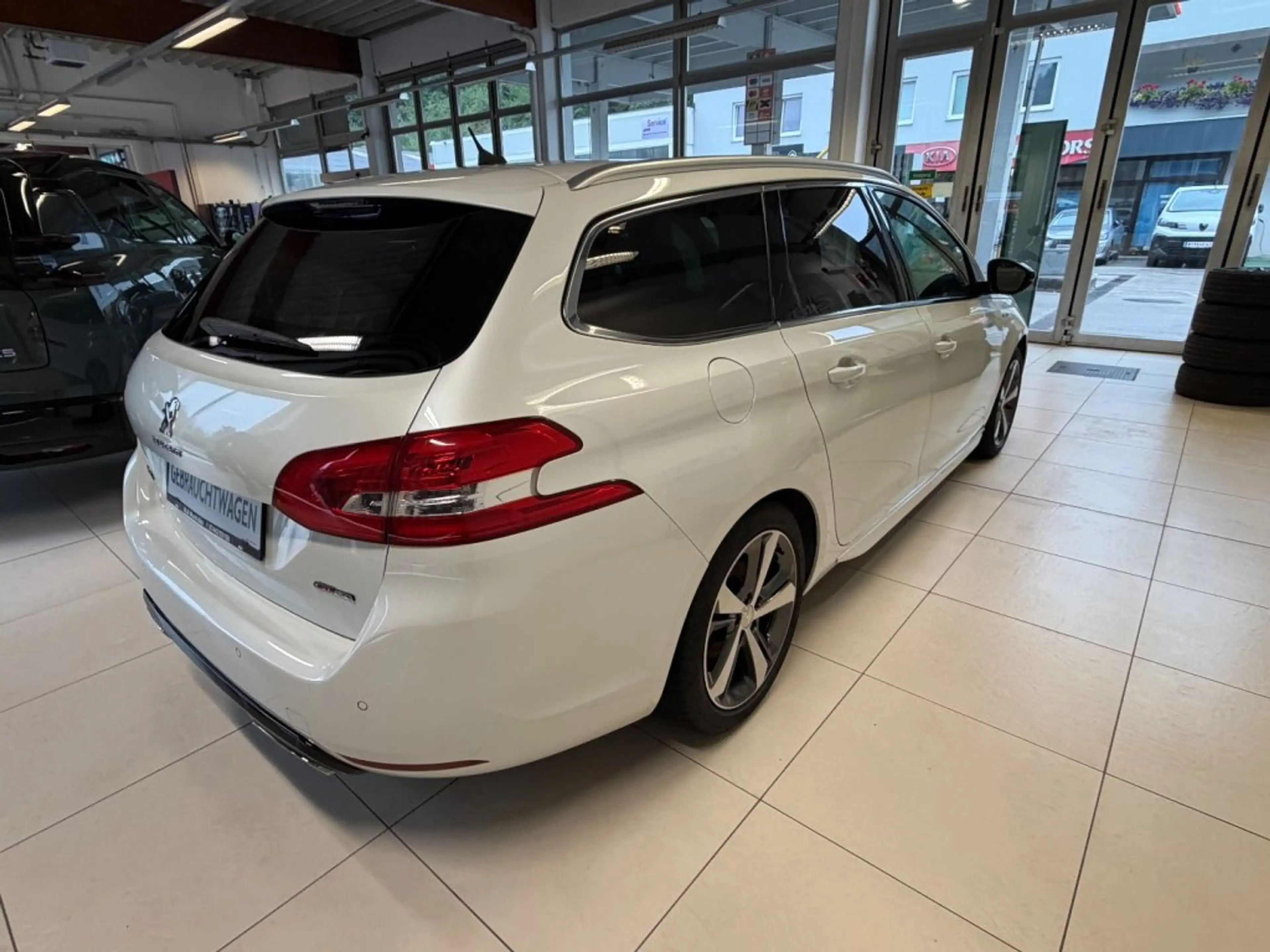 Peugeot 308 SW GT-LINE BHDI 120 — photo 6