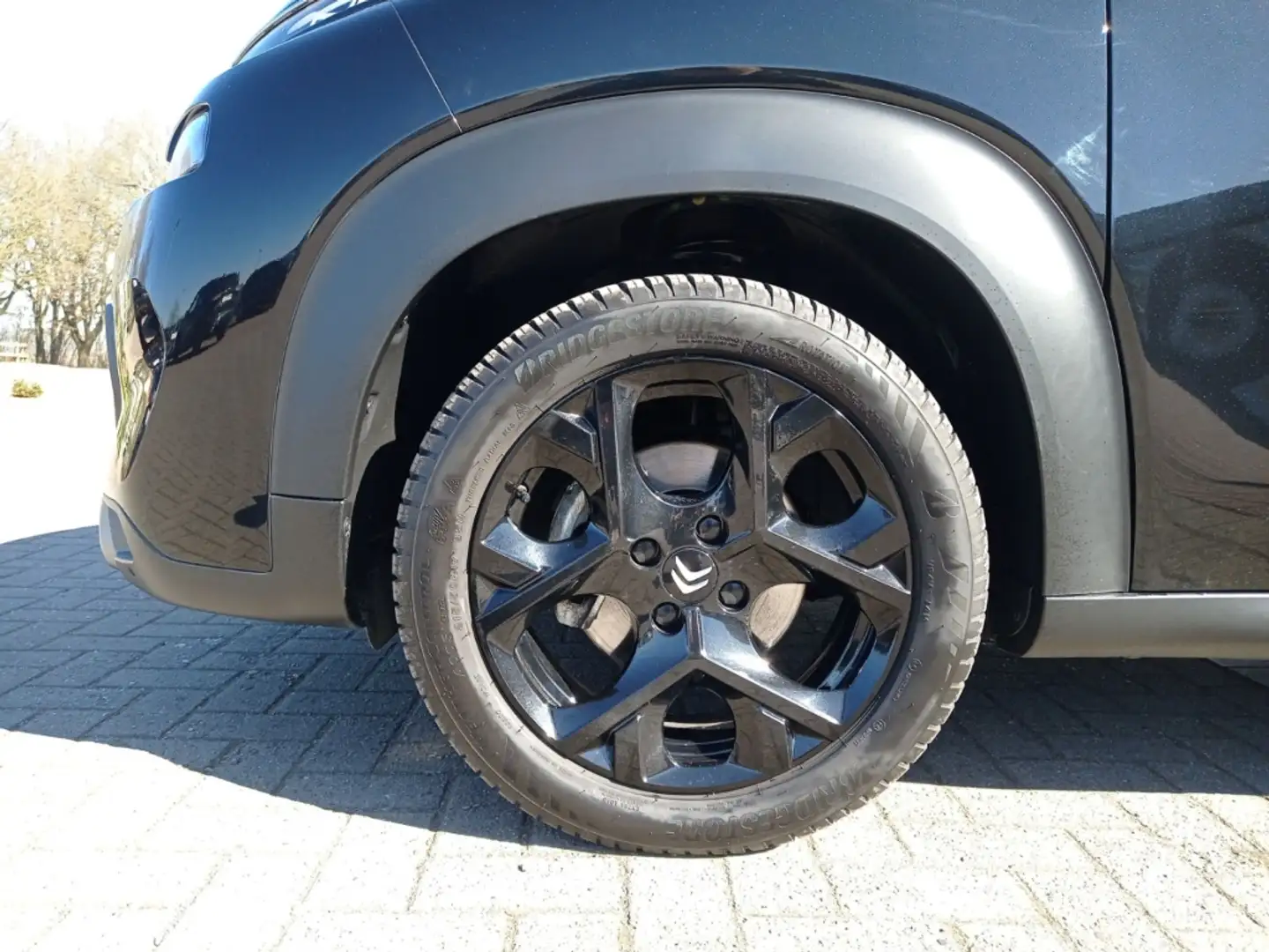 Citroen C3 Aircross Shine Pack 1.2 PureTech 110 HUD Navi SHZ RFK Schwarz - 2