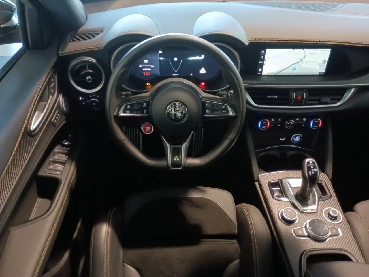 Alfa Romeo Stelvio 2023 — фото 10
