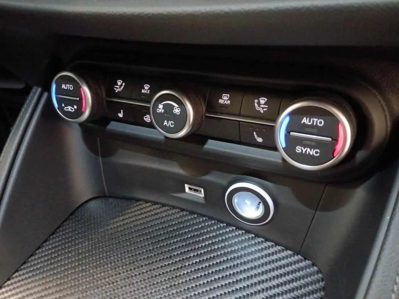 Alfa Romeo Stelvio 2023 — фото 15