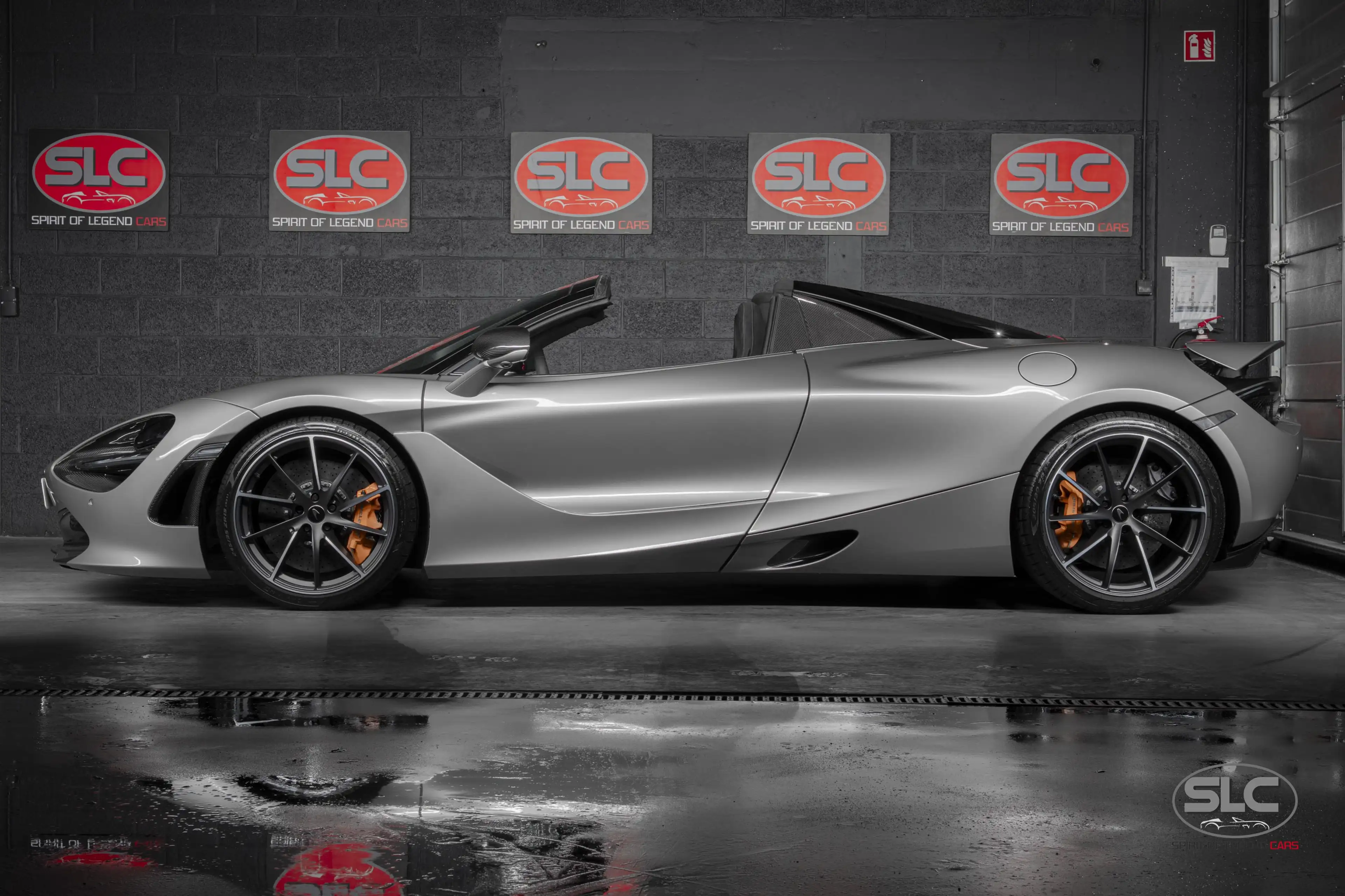 McLaren 720S Spider - B&W - Lift - Sport Exhaust - Many Carbon! — photo 2