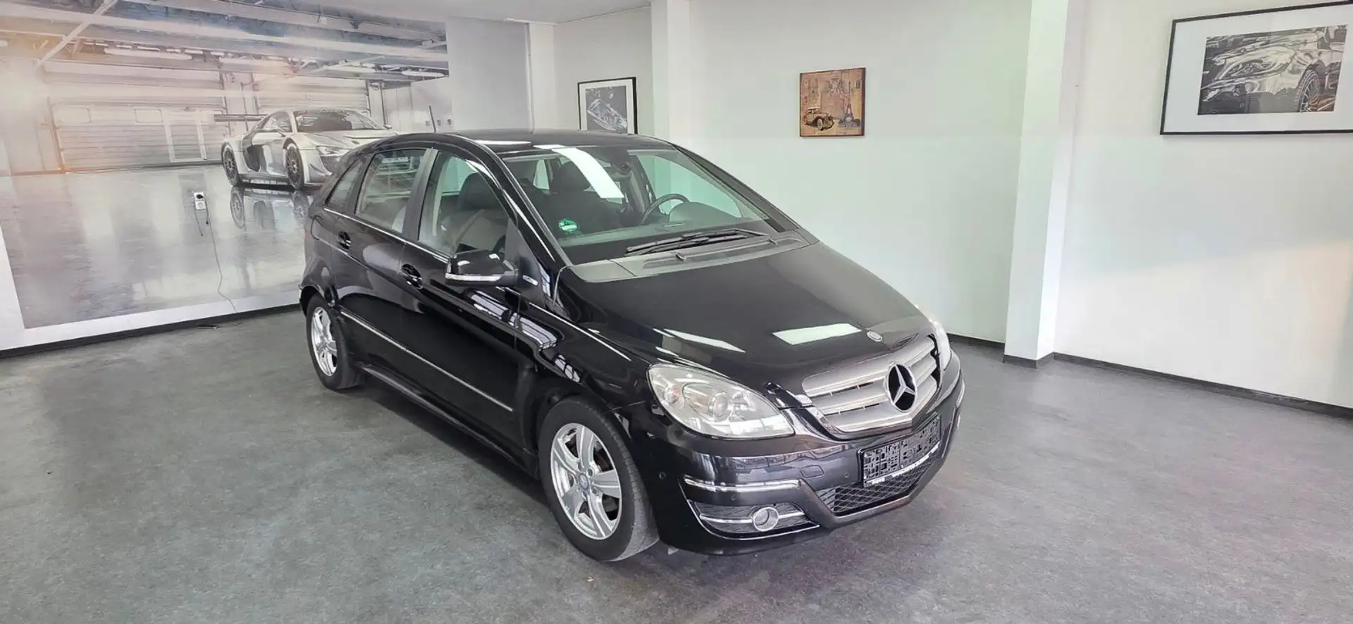 Mercedes-Benz B 180 BlueEFFICIENCY PDC Klima TÜV 12/2027 Schwarz - 2