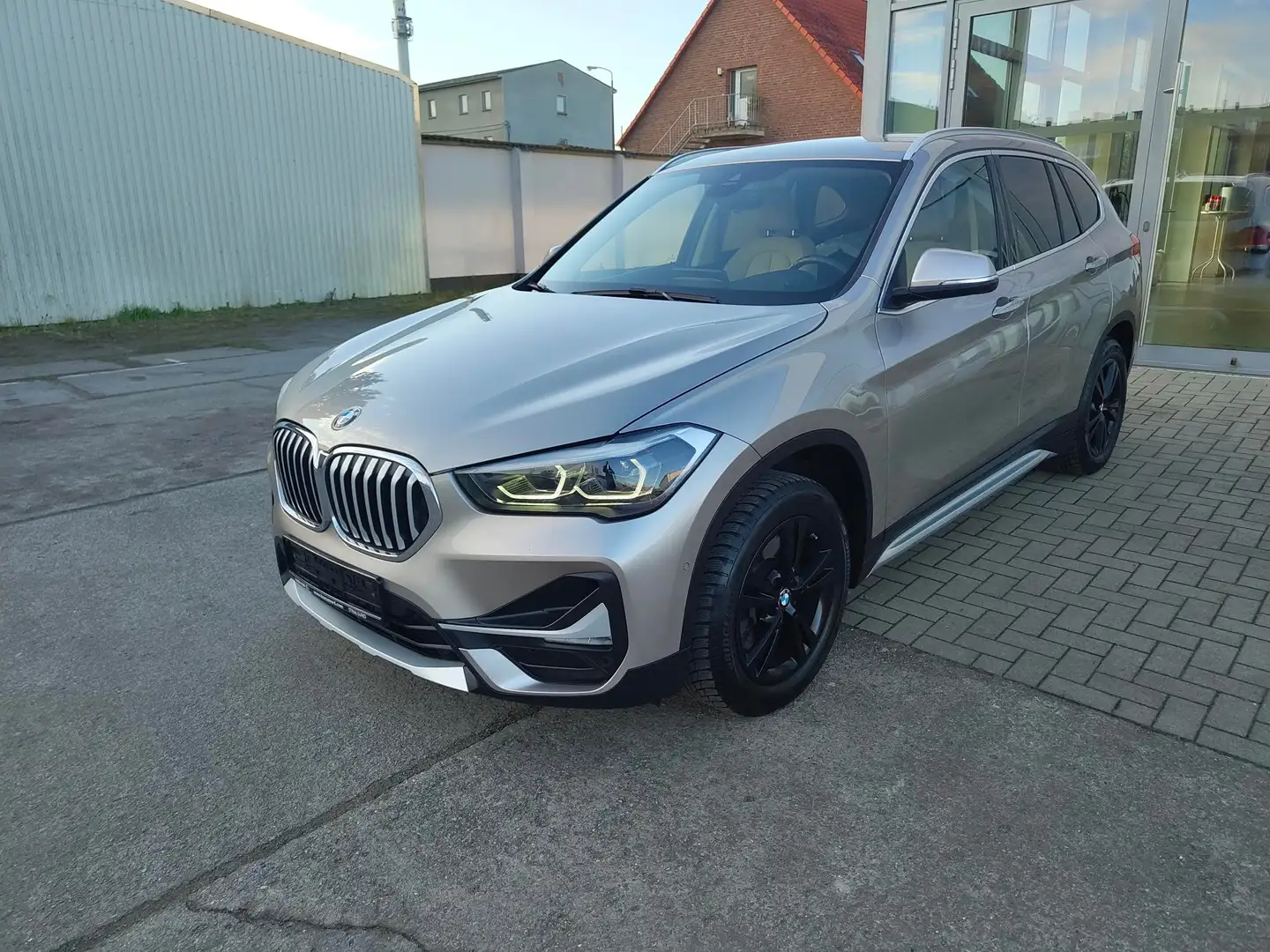 BMW X1 xDrive20 d xLine Leder Klima PDC Grau - 1