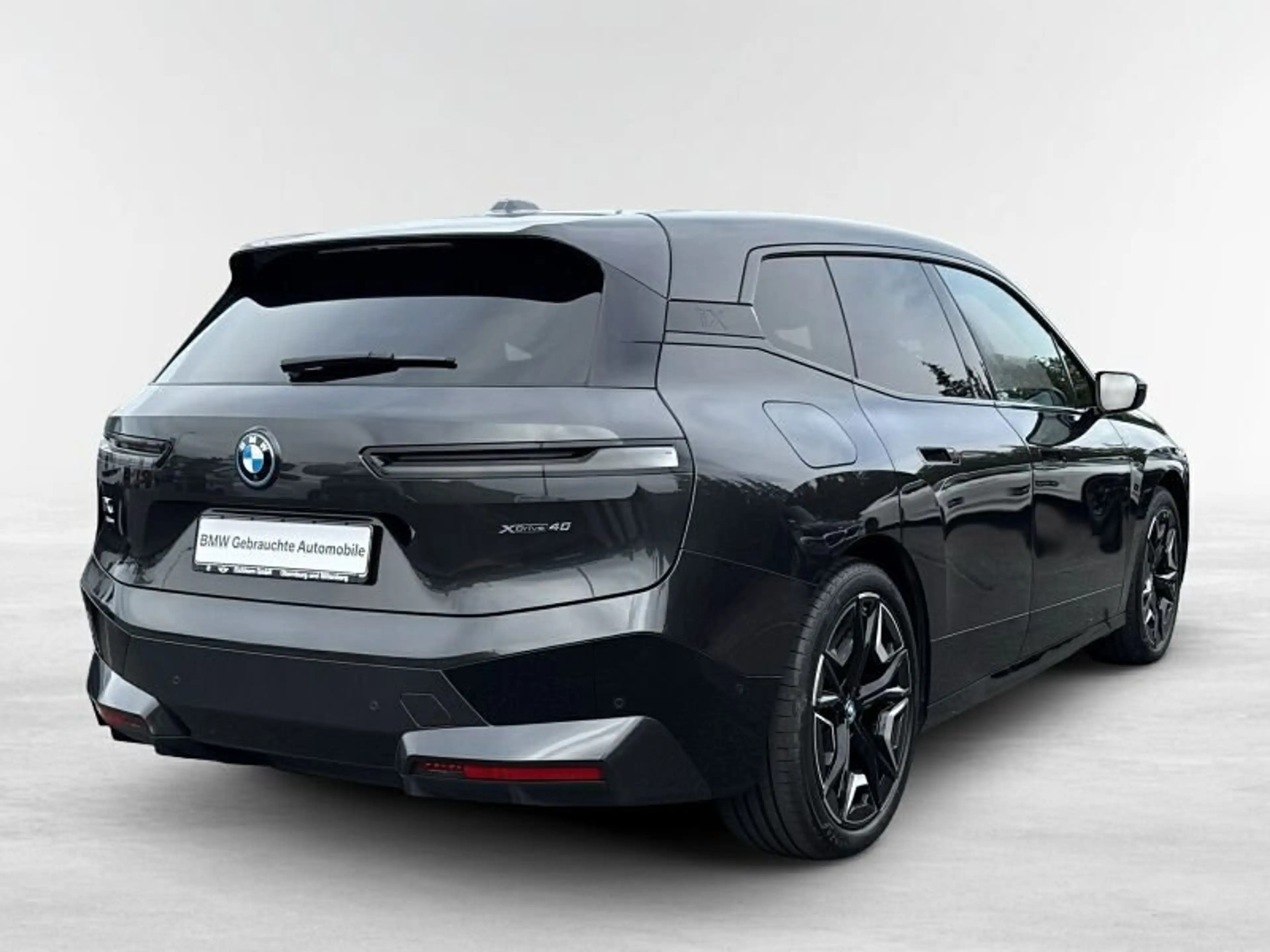 BMW iX xDrive40 Sportpaket LEDER.ACC.AHK.LASERLICHT — photo 6