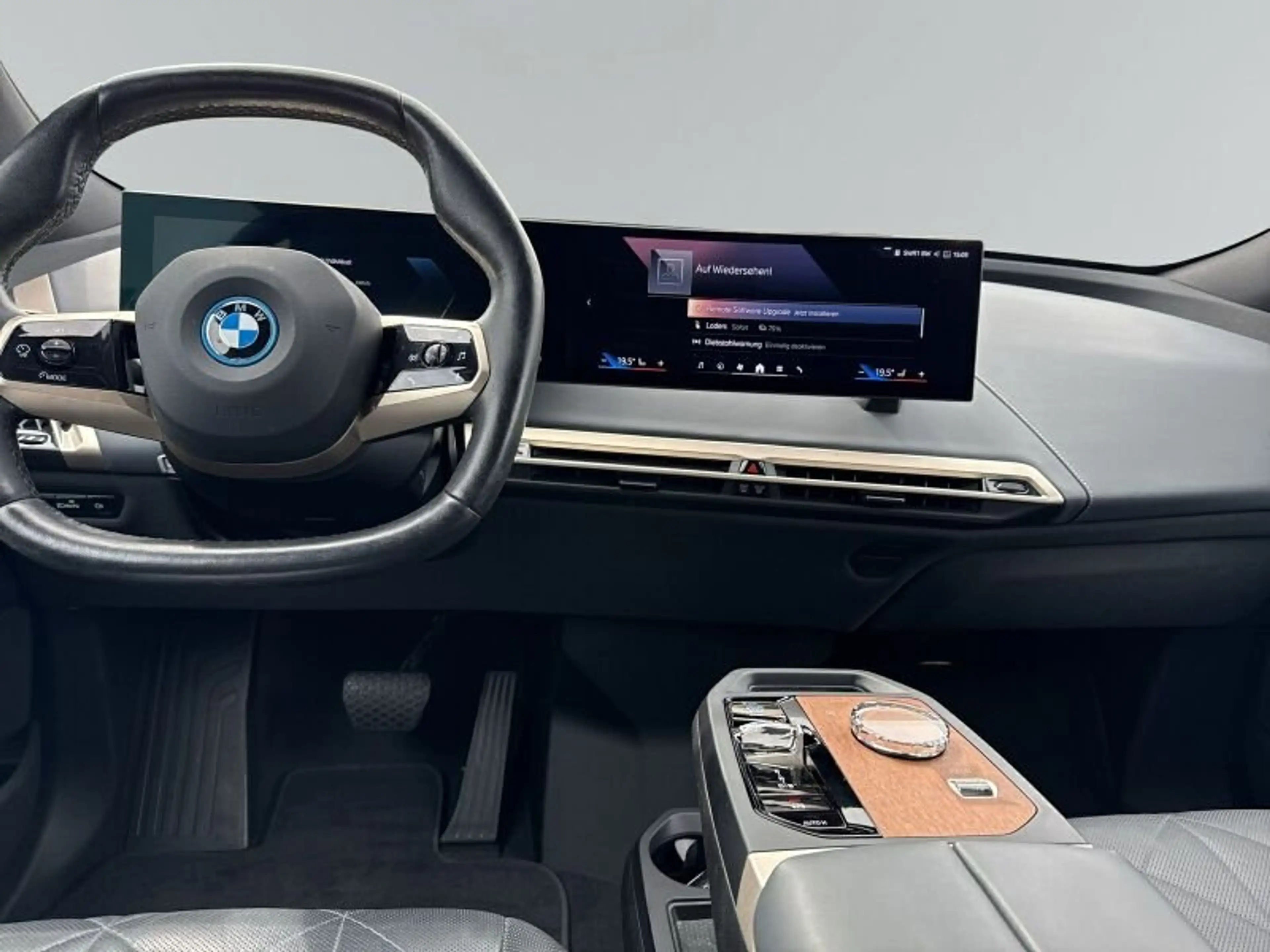 BMW iX xDrive40 Sportpaket LEDER.ACC.AHK.LASERLICHT — photo 12
