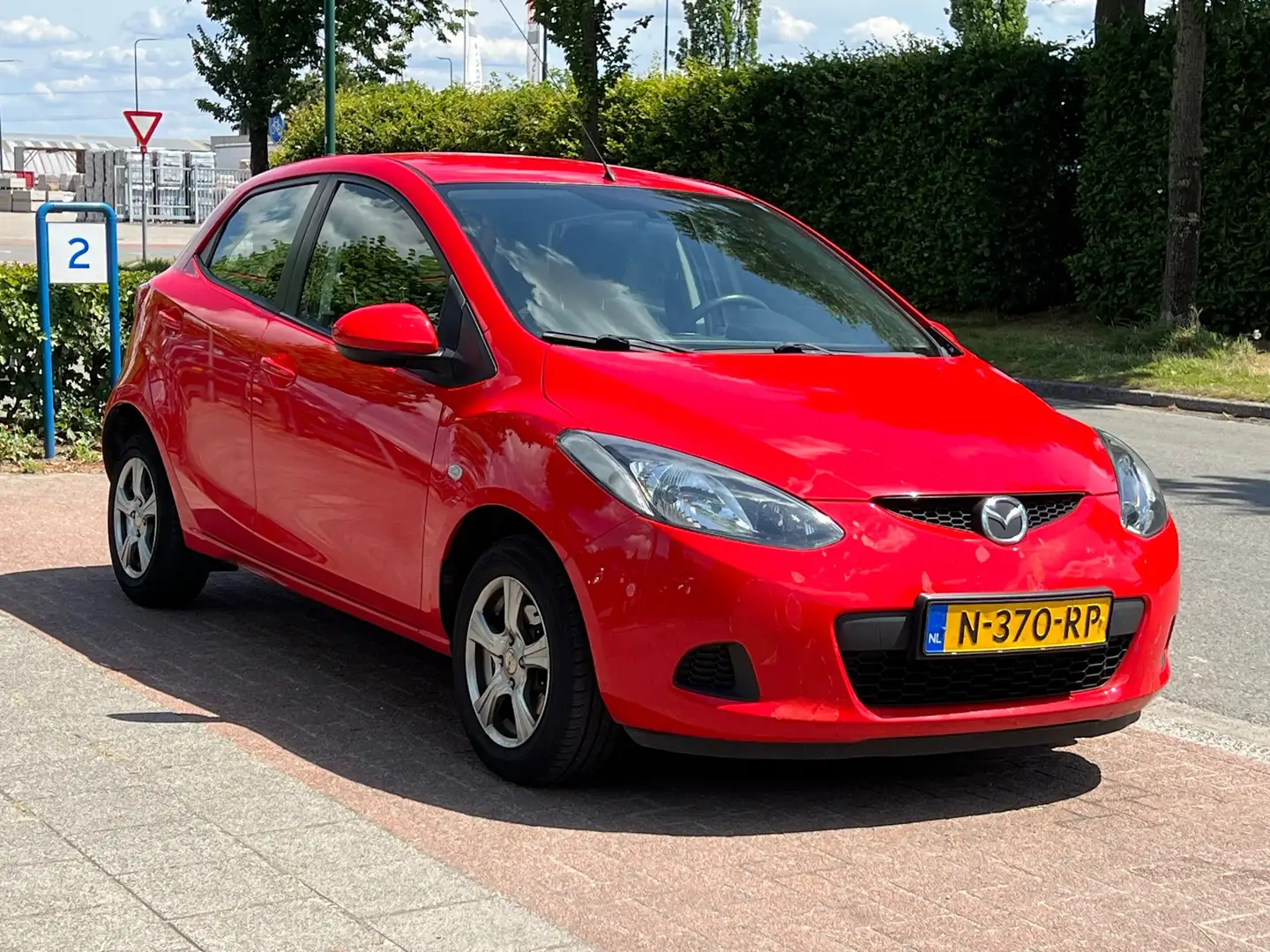 Mazda 2 1.3 S-VT Exclusive *Airco|5Drs| Sportief Rood - 1