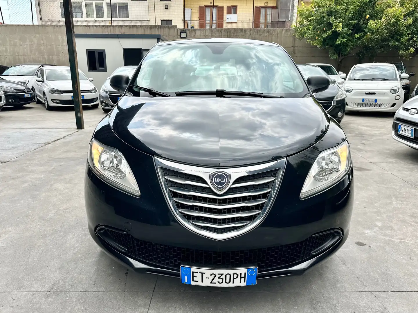 Lancia Ypsilon Ypsilon III 2011 0.9 t.air Silver ecochic 80cv Nero - 2