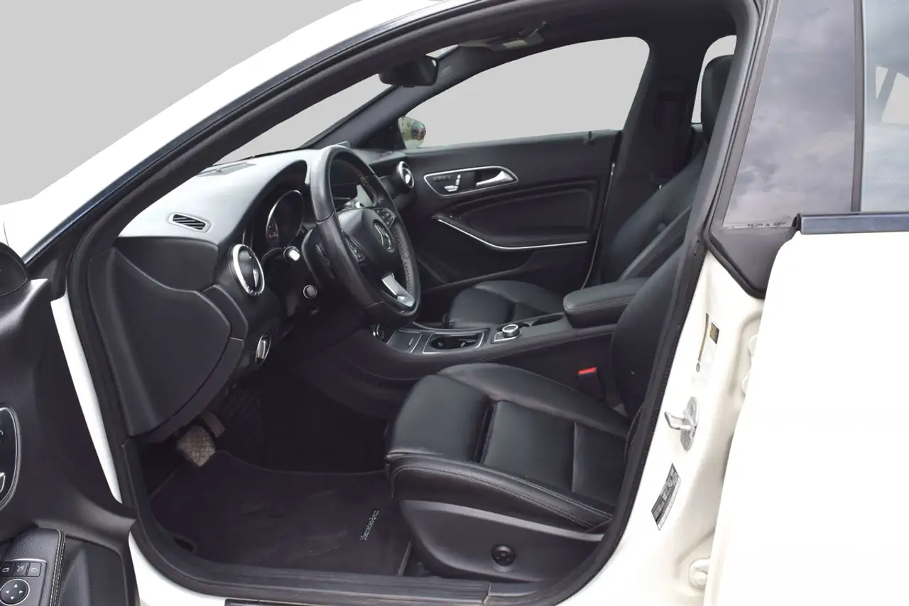 Mercedes-Benz CLA снимка Mercedes-Benz CLA