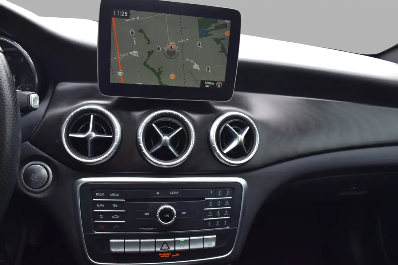 Mercedes-Benz CLA снимка Mercedes-Benz CLA