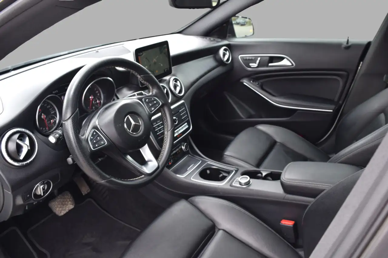 Mercedes-Benz CLA снимка Mercedes-Benz CLA