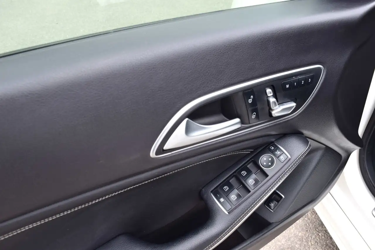 Mercedes-Benz CLA снимка Mercedes-Benz CLA