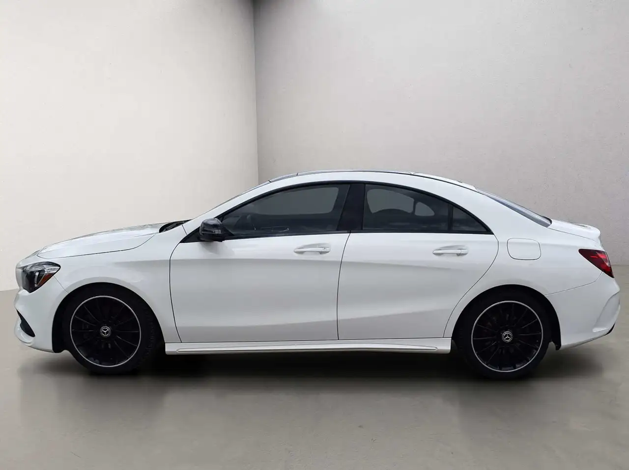 Mercedes-Benz CLA снимка Mercedes-Benz CLA
