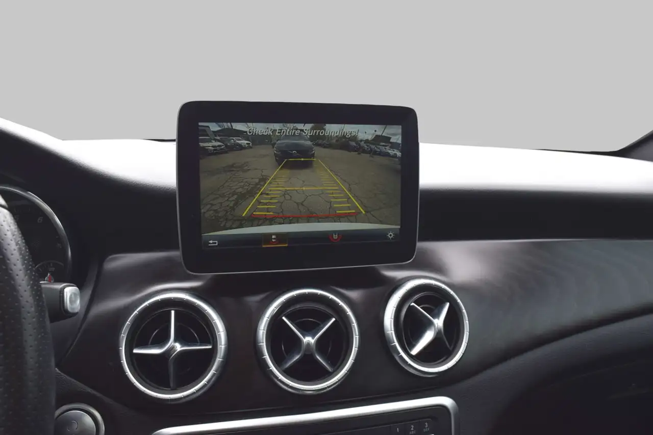 Mercedes-Benz CLA снимка Mercedes-Benz CLA