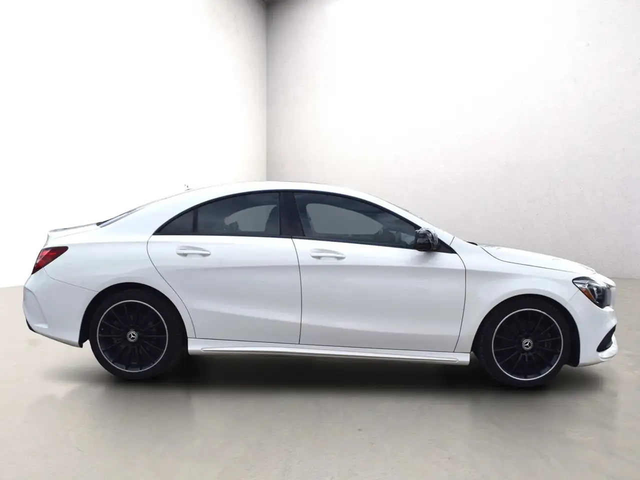 Mercedes-Benz CLA снимка Mercedes-Benz CLA