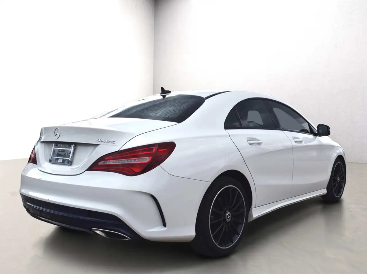 Mercedes-Benz CLA снимка Mercedes-Benz CLA