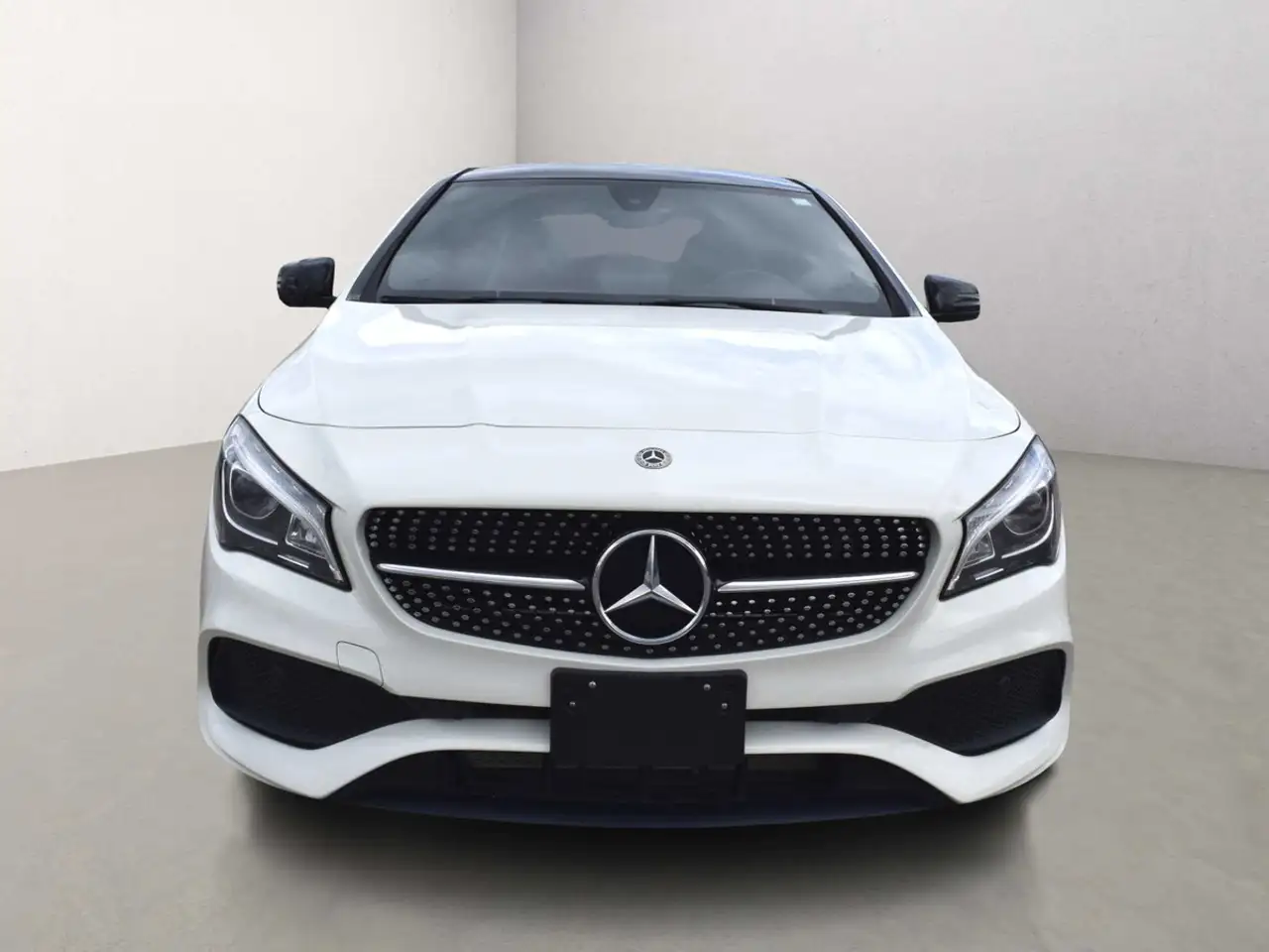 Mercedes-Benz CLA снимка Mercedes-Benz CLA