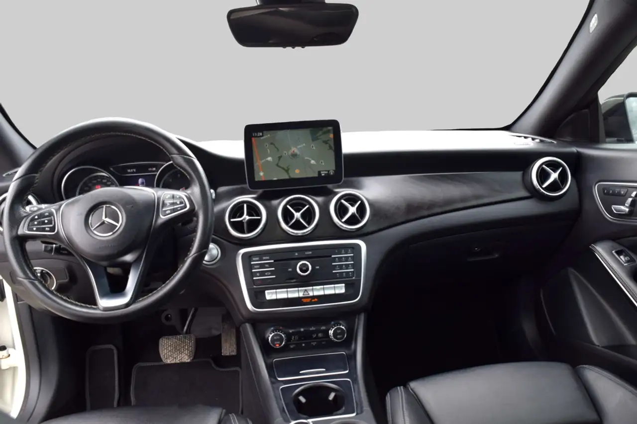 Mercedes-Benz CLA снимка Mercedes-Benz CLA