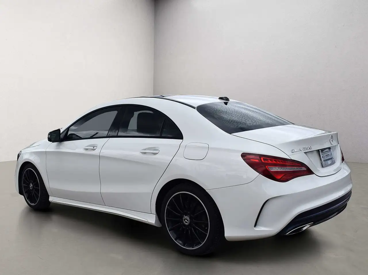 Mercedes-Benz CLA снимка Mercedes-Benz CLA