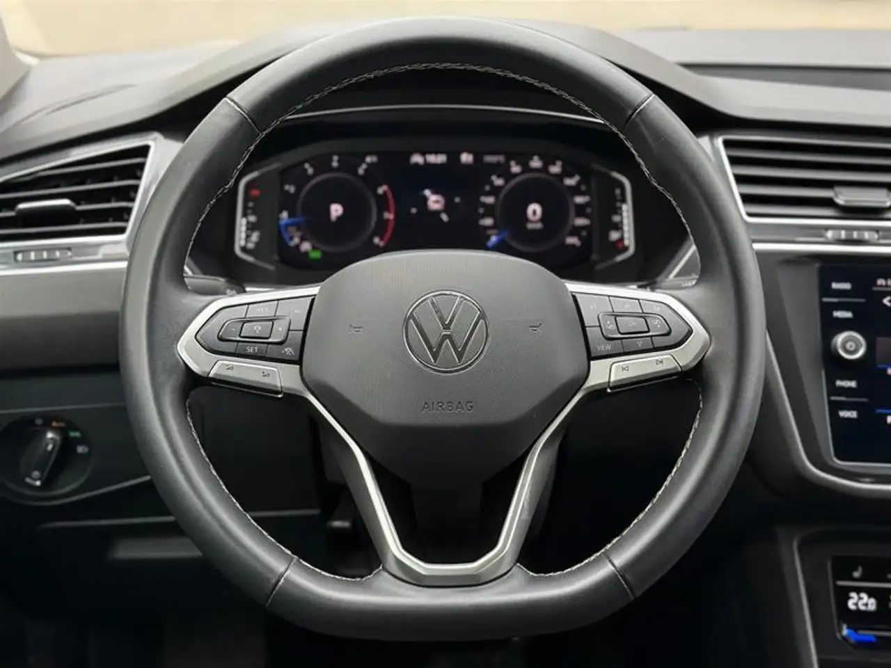 Volkswagen Tiguan снимка Volkswagen Tiguan