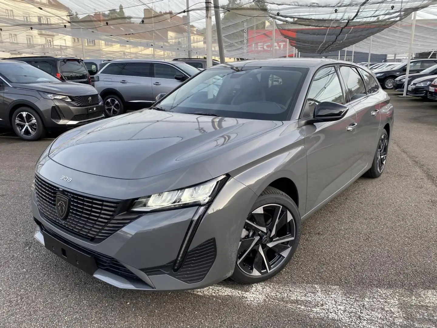 Peugeot 308 III 1.5 BlueHDi S\u0026S 130 EAT8 Allure PACK ACCE Gris - 1